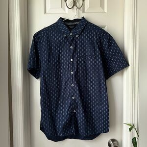 Men’s Level Ten button down tee - Medium